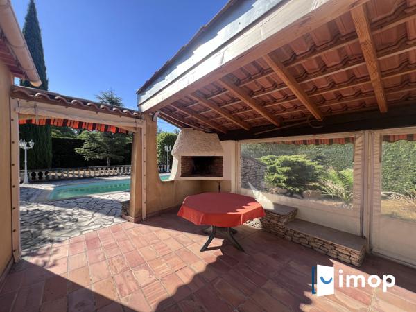 Belle maison des années 80 sur grand terrain de plus de 1000 m² avec piscine