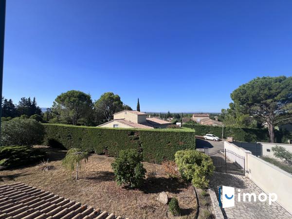 Belle maison des années 80 sur grand terrain de plus de 1000 m² avec piscine