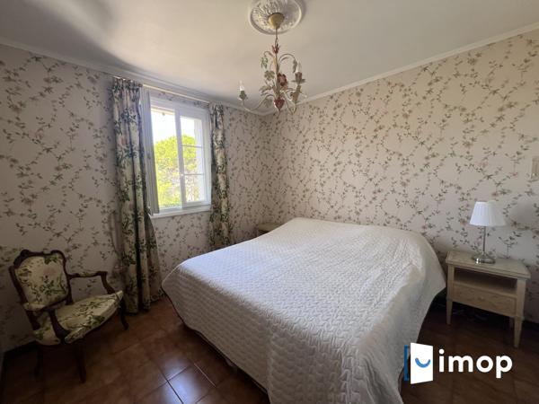 Belle maison des années 80 sur grand terrain de plus de 1000 m² avec piscine