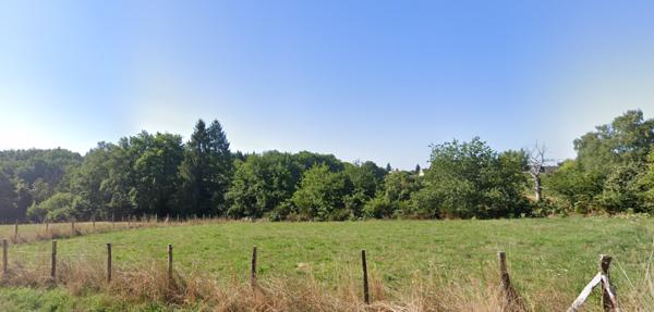 Terrain constructible à 300 m du Lac de Soursac