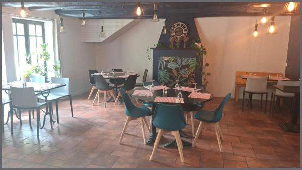 A VENDRE RESTAURANT- CREPERIE- PIZZERIA. SENS DE BRETAGNE