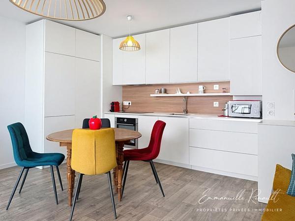 Sarzeau · Appartement T2 de 43 m² avec balcon et parking couvert, à 1 km du Golfe et 300m des commerces