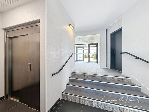 Sarzeau · Appartement T2 de 43 m² avec balcon et parking couvert, à 1 km du Golfe et 300m des commerces