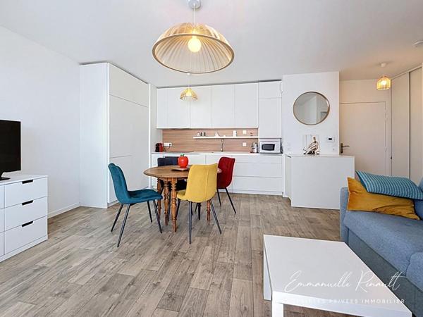 Sarzeau · Appartement T2 de 43 m² avec balcon et parking couvert, à 1 km du Golfe et 300m des commerces