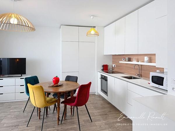 Sarzeau · Appartement T2 de 43 m² avec balcon et parking couvert, à 1 km du Golfe et 300m des commerces