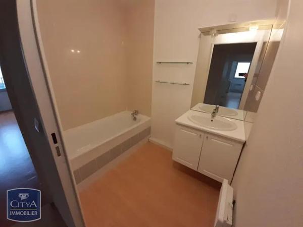 Appartement à louer 3 pièces 66.88m² Blois (41000)