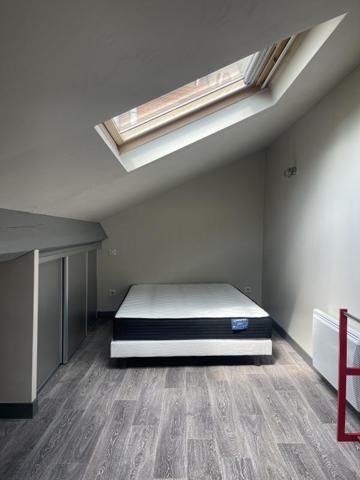 REF 8834- 46 RUE SAINT JACQUES - F2 MEUBLE