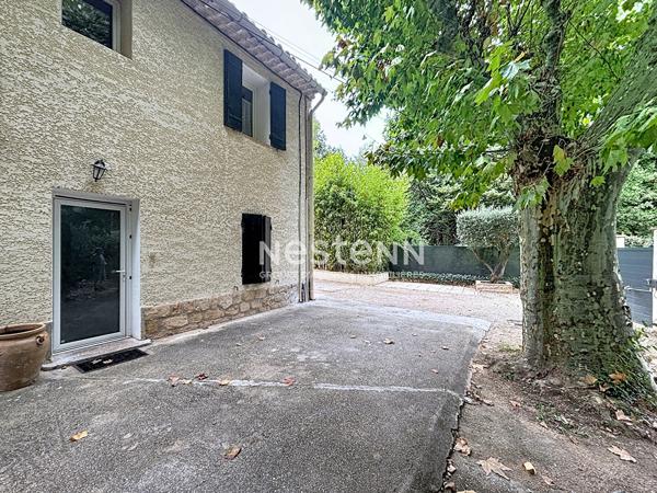 LE THOLONET - Maison de 189 m2 avec T3 indépendant et piscine.