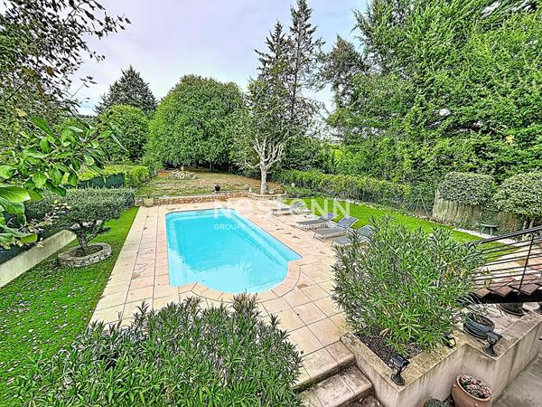 LE THOLONET - Maison de 189 m2 avec T3 indépendant et piscine.