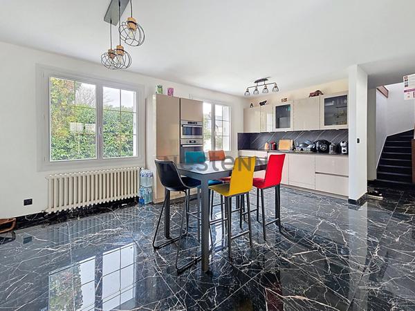 Maison Tours Nord - 6 pièces 135 m2 - 4 chambres - grand terrain