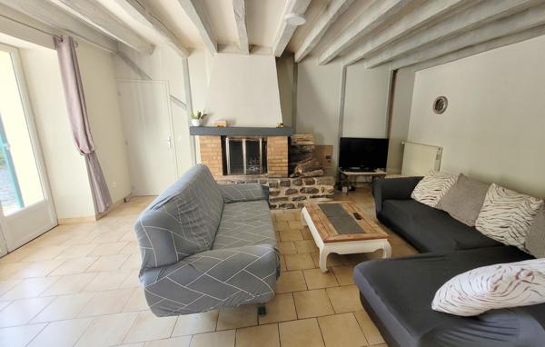 Longère restaurée 4 chambres, grand garage, 2599m2 de terrain clos, à 20min du Mans