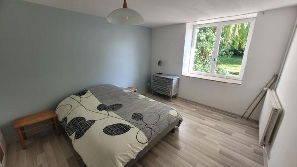 Longère restaurée 4 chambres, grand garage, 2599m2 de terrain clos, à 20min du Mans