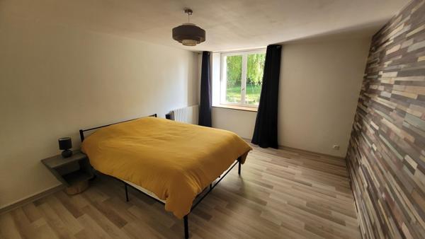 Longère restaurée 4 chambres, grand garage, 2599m2 de terrain clos, à 20min du Mans