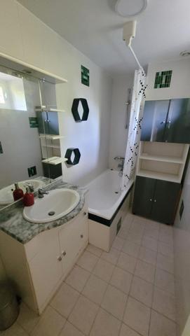 Longère restaurée 4 chambres, grand garage, 2599m2 de terrain clos, à 20min du Mans