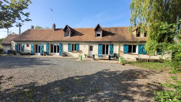 Longère restaurée 4 chambres, grand garage, 2599m2 de terrain clos, à 20min du Mans