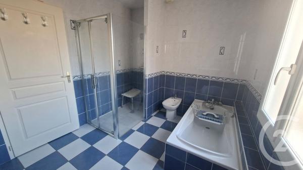Maison à vendre  6 pièces - 154 m 2   ANGOULEME  - 16