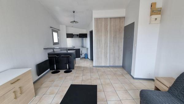 Appartement Lucon 1 pièce(s) 25.59 m2