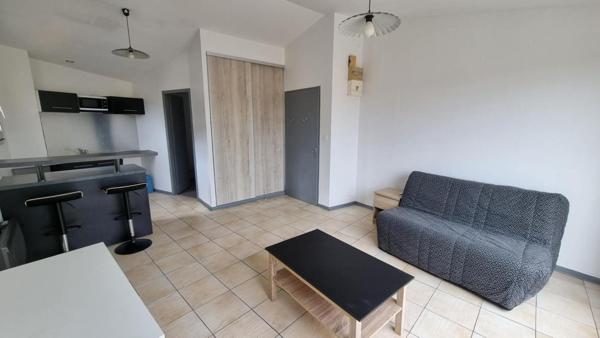 Appartement Lucon 1 pièce(s) 25.59 m2
