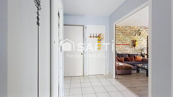 APPARTEMENT T2 AVEC PARKING PRIVÉ, 2 BALCONS ET 1 CAVE