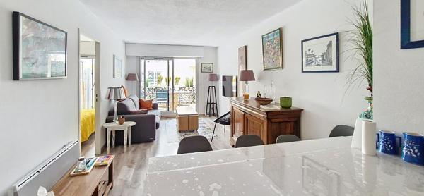 Appartement
         2 pièces
        - 40 m² Exclusivité 385 000 € *