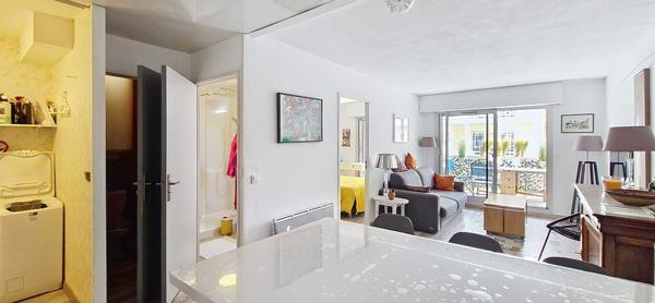 Appartement
         2 pièces
        - 40 m² Exclusivité 385 000 € *