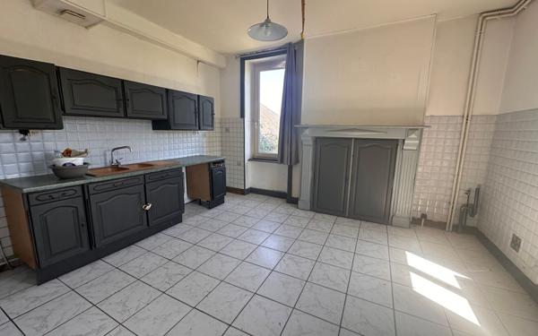 Maison à vendre    6 pièces •  Ladignac-le-Long