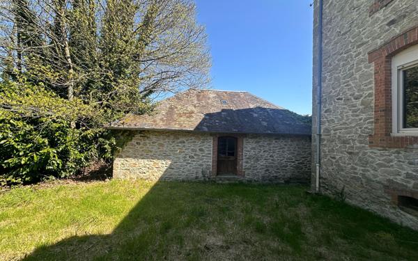 Maison à vendre    6 pièces •  Ladignac-le-Long