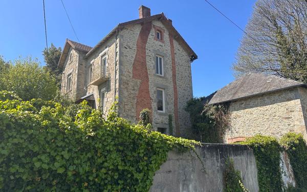 Maison à vendre    6 pièces •  Ladignac-le-Long