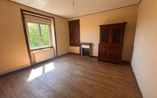 Maison à vendre    6 pièces •  Ladignac-le-Long