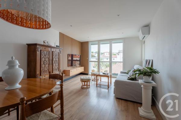 Appartement F4 à vendre  4 pièces - 90,40 m 2   BIARRITZ  - 64