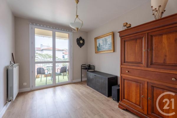 Appartement F4 à vendre  4 pièces - 90,40 m 2   BIARRITZ  - 64
