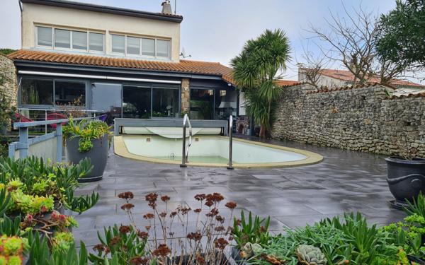 Maison à vendre    6 pièces •  Vaux-sur-Mer