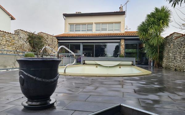 Maison à vendre    6 pièces •  Vaux-sur-Mer