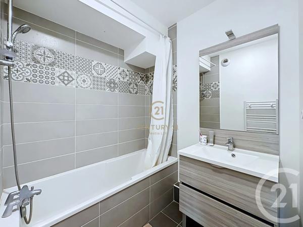 Appartement T3 à vendre  3 pièces - 79,37 m 2   LYON  - 69008