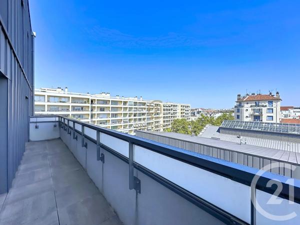 Appartement T3 à vendre  3 pièces - 79,37 m 2   LYON  - 69008