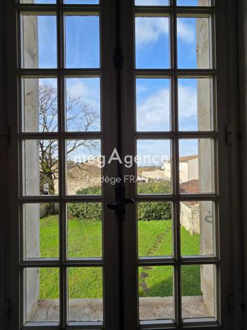 Maison à ESSOUVERT, 17400 - 6 pièces 160m²