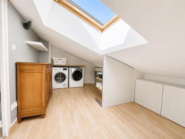 Appartement
         6 pièces
        - 170 m² 720 000 € *