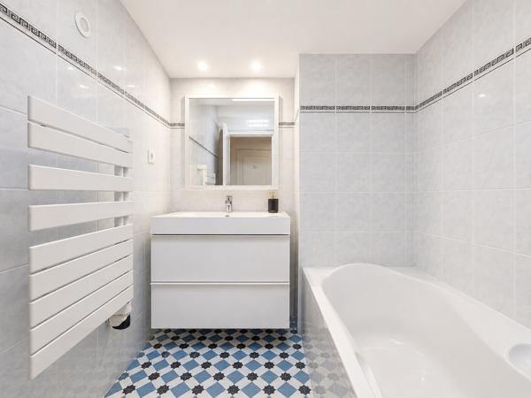 Appartement
         6 pièces
        - 170 m² 720 000 € *