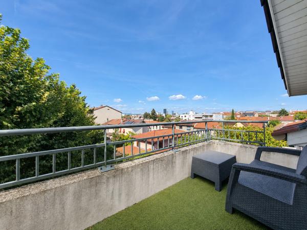 Appartement
         6 pièces
        - 170 m² 720 000 € *