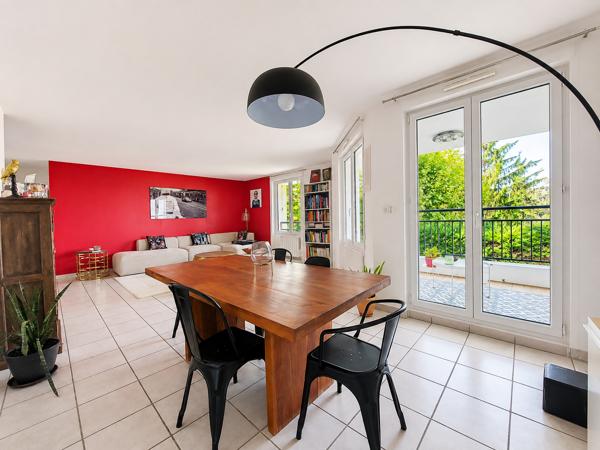 Appartement
         6 pièces
        - 170 m² 720 000 € *