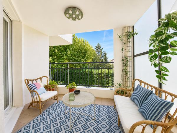 Appartement
         6 pièces
        - 170 m² 720 000 € *