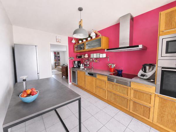 Appartement
         6 pièces
        - 170 m² 720 000 € *