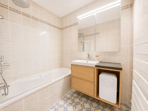Appartement
         6 pièces
        - 170 m² 720 000 € *
