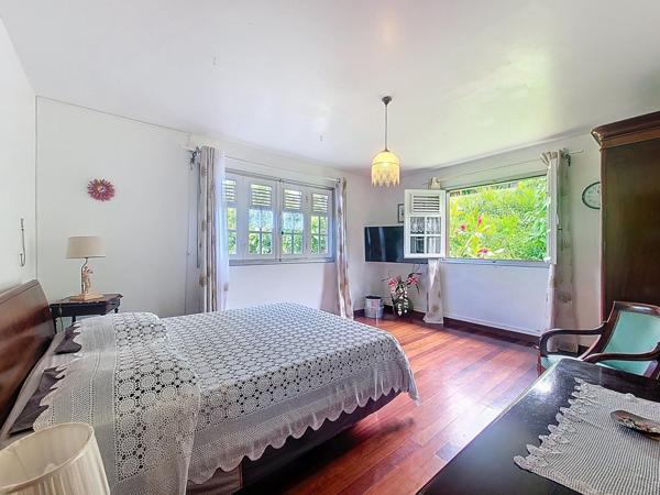 Grande maison familiale avec 3 studios indépendants - VUE MER!
