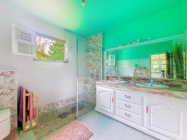 Grande maison familiale avec 3 studios indépendants - VUE MER!