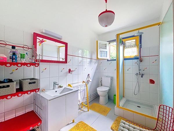 Grande maison familiale avec 3 studios indépendants - VUE MER!