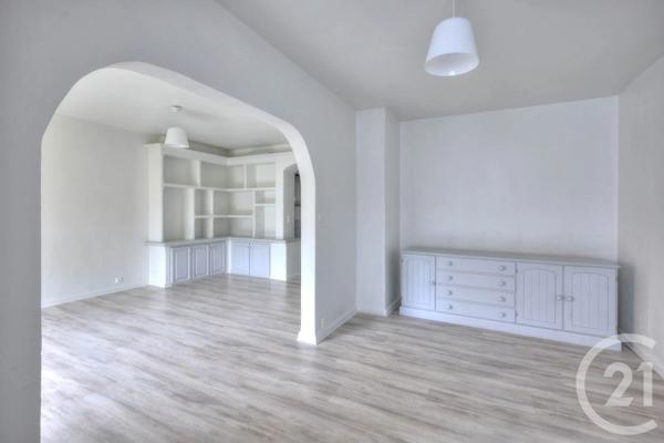 Appartement F4 à vendre  4 pièces - 82 m 2   COGOLIN  - 83