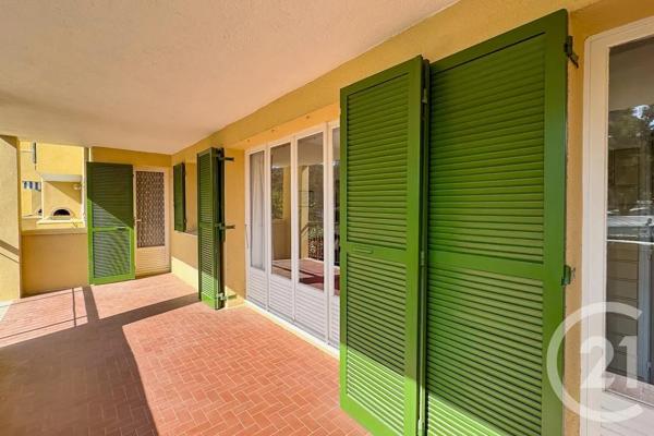 Appartement F4 à vendre  4 pièces - 82 m 2   COGOLIN  - 83