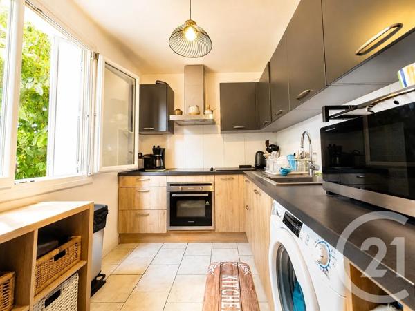 Appartement F4 à vendre  4 pièces - 82 m 2   COGOLIN  - 83