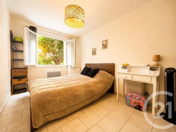 Appartement F4 à vendre  4 pièces - 82 m 2   COGOLIN  - 83